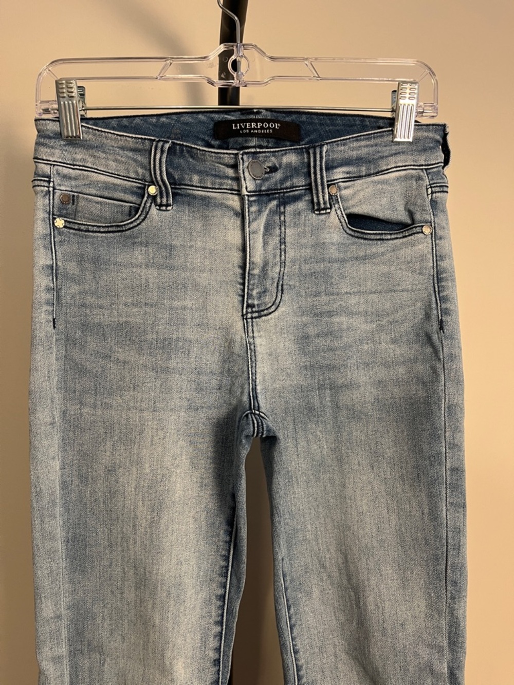 Liverpool Crop Wide Cuff Stretchy Light Wash Blue Jeans Mid Rise Size 6 - Picture 6 of 13